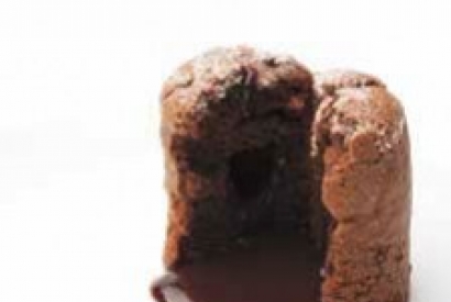 Kleiner Schokoladenkuchen mit flüssigem Kern