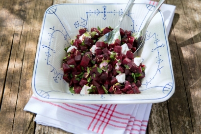 Salat mit gerösteter Rote Beete und Fetakäse
